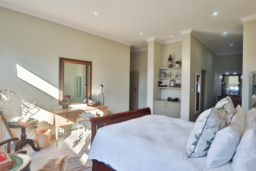 To Let 4 Bedroom Property for Rent in The Coves North West